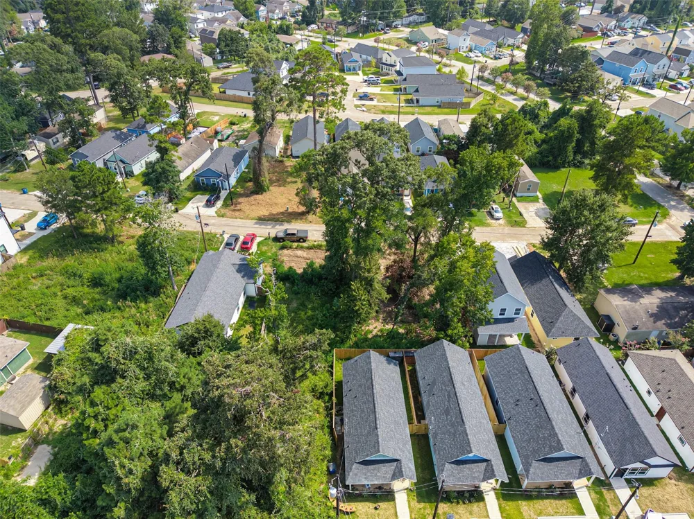 16712 E Ivanhoe Montgomery, TX 77316