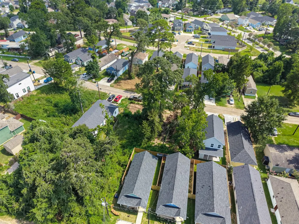 16712 E Ivanhoe Montgomery, TX 77316