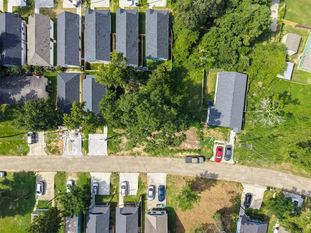 16712 E Ivanhoe Montgomery, TX 77316
