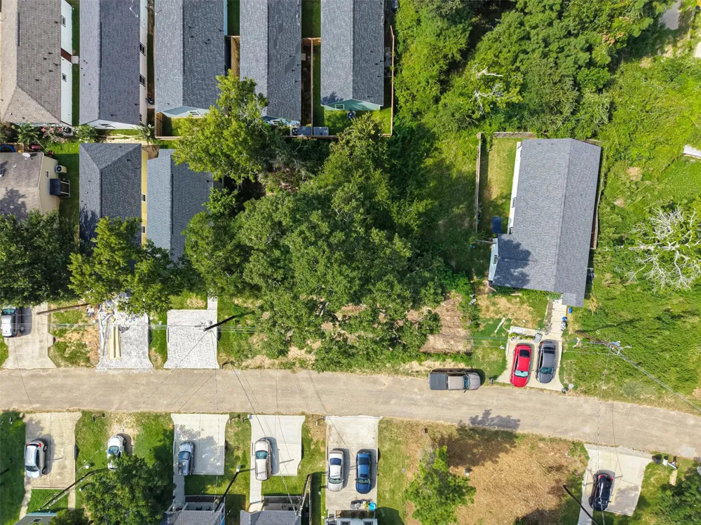 16712 E Ivanhoe Montgomery, TX 77316