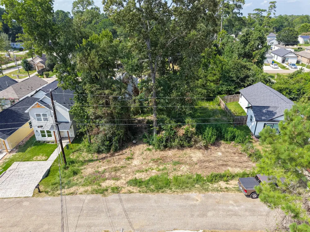 16712 E Ivanhoe Montgomery, TX 77316