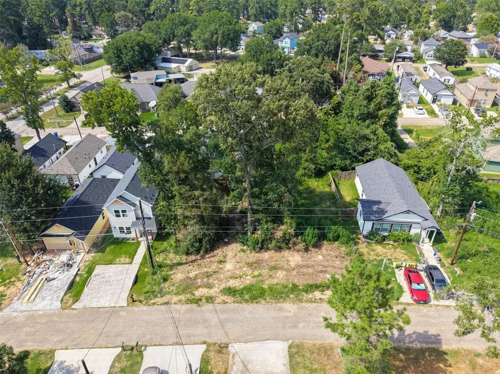 16712 E Ivanhoe Montgomery, TX 77316