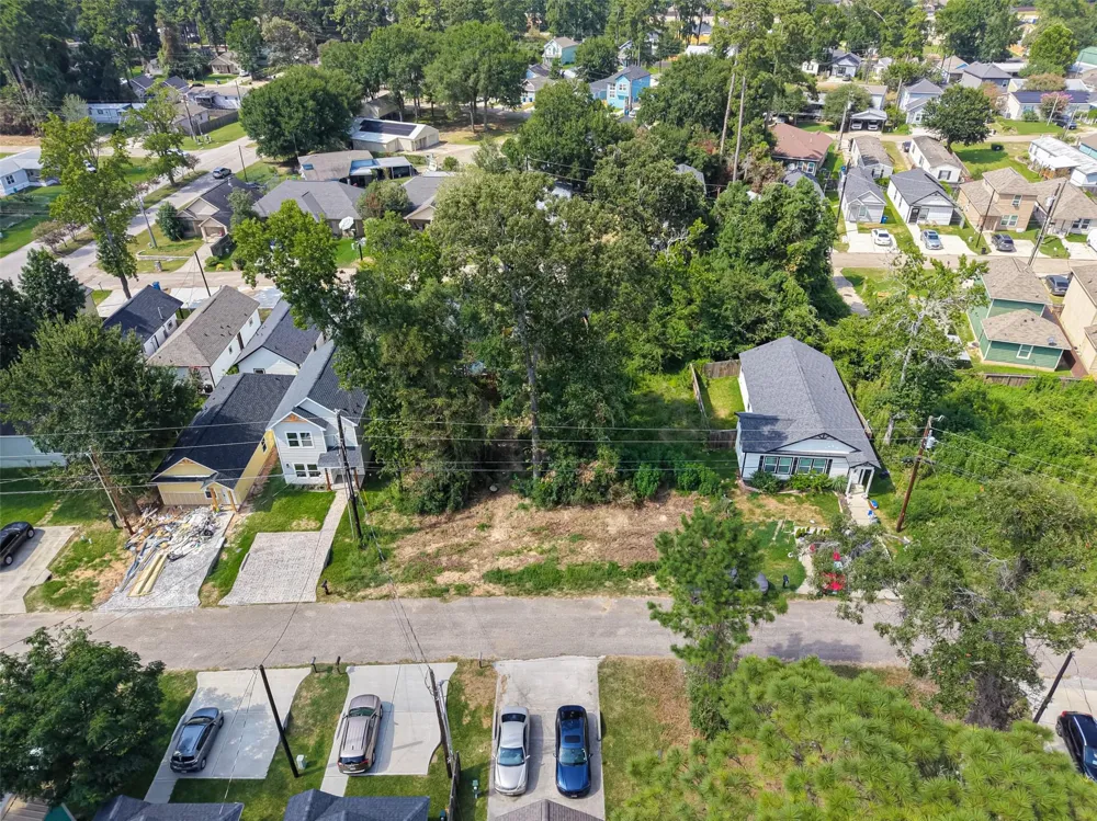 16712 E Ivanhoe Montgomery, TX 77316