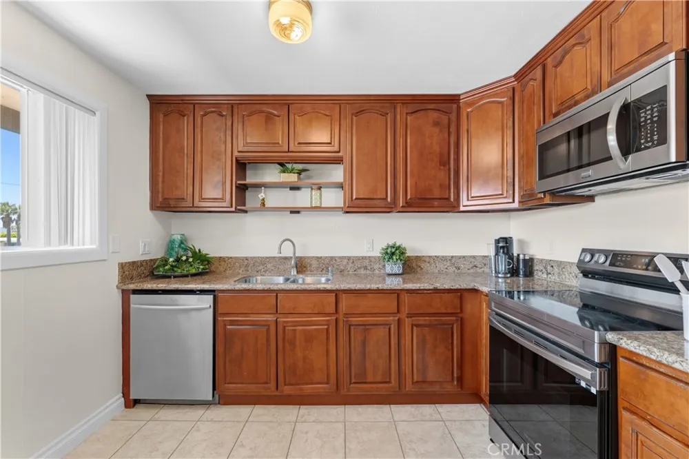 23282 Orange Avenue #6 Lake Forest, CA 92630