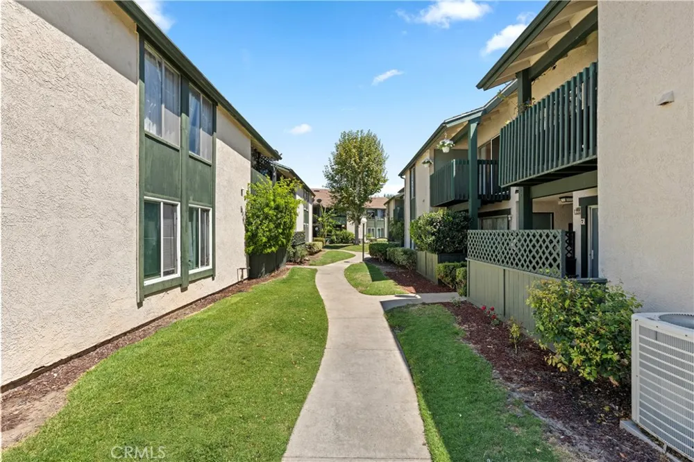 23282 Orange Avenue #6 Lake Forest, CA 92630