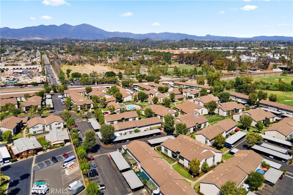 23282 Orange Avenue #6 Lake Forest, CA 92630