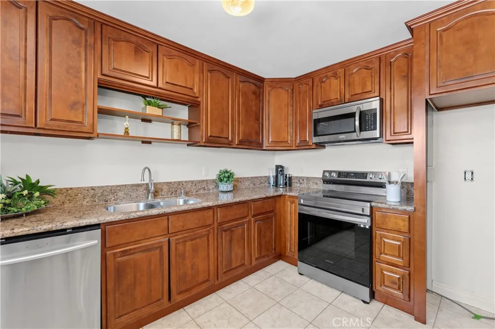 23282 Orange Avenue #6 Lake Forest, CA 92630