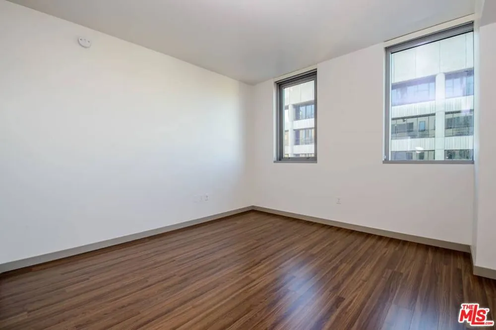 3033 Wilshire Avenue #1409 Los Angeles, CA 90010