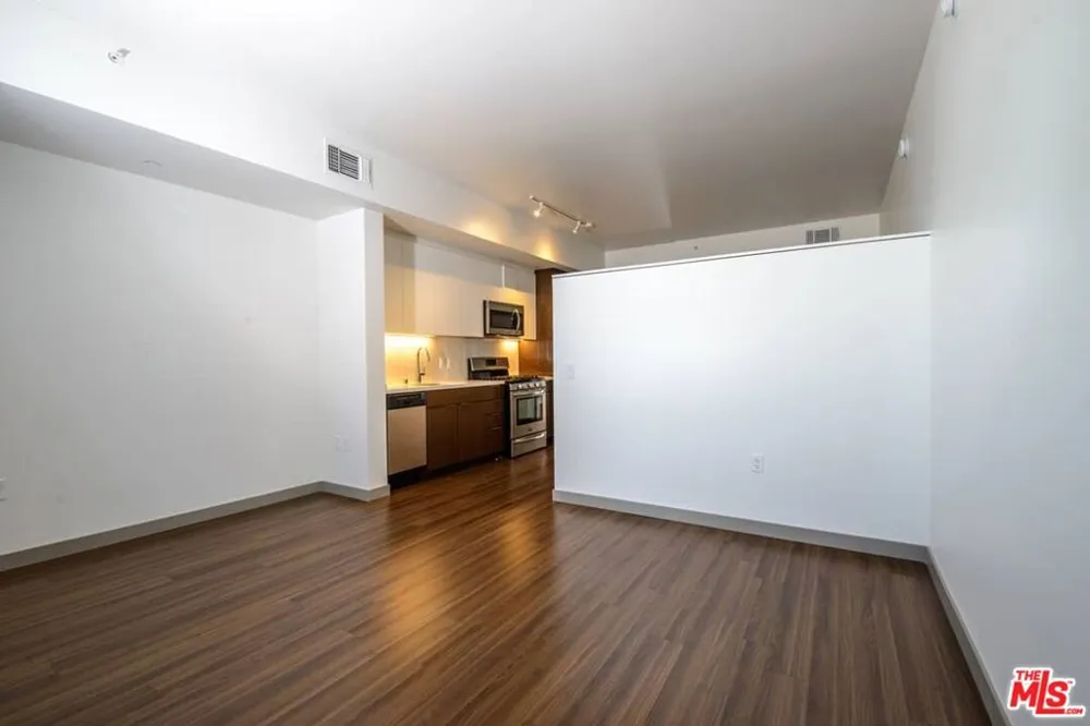 3033 Wilshire Avenue #1409 Los Angeles, CA 90010