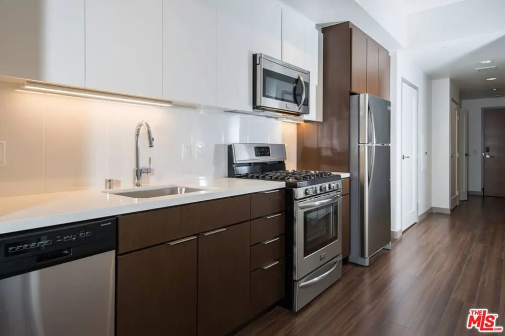 3033 Wilshire Avenue #1011 Los Angeles, CA 90010