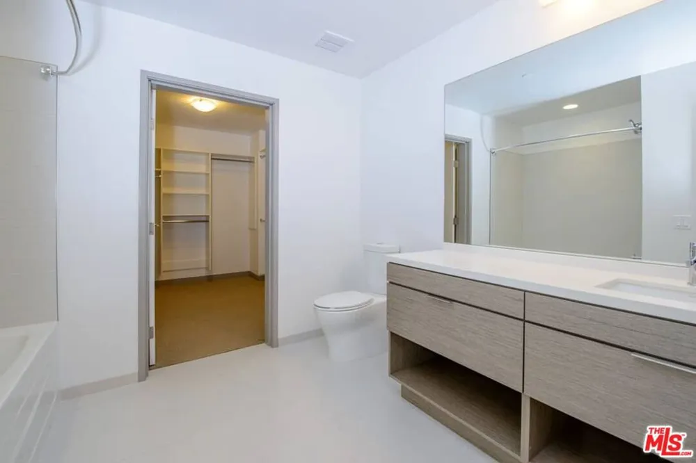 3033 Wilshire Avenue #1011 Los Angeles, CA 90010