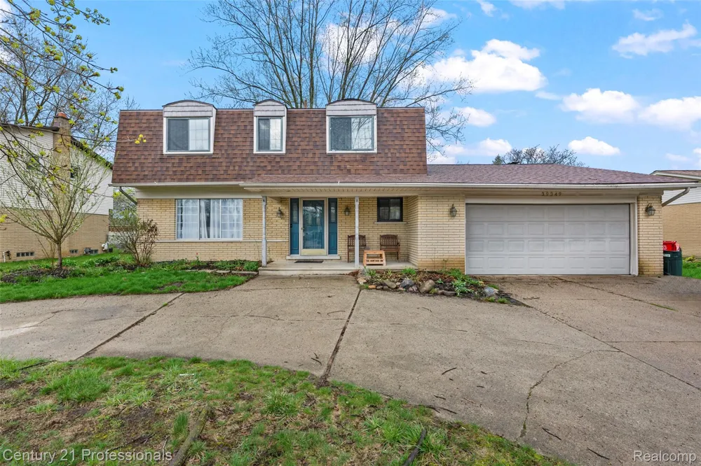 39349 Cadborough Drive Clinton Charter Township, MI 48038