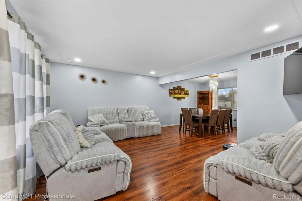 39349 Cadborough Drive Clinton Charter Township, MI 48038