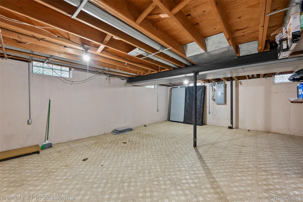 39349 Cadborough Drive Clinton Charter Township, MI 48038