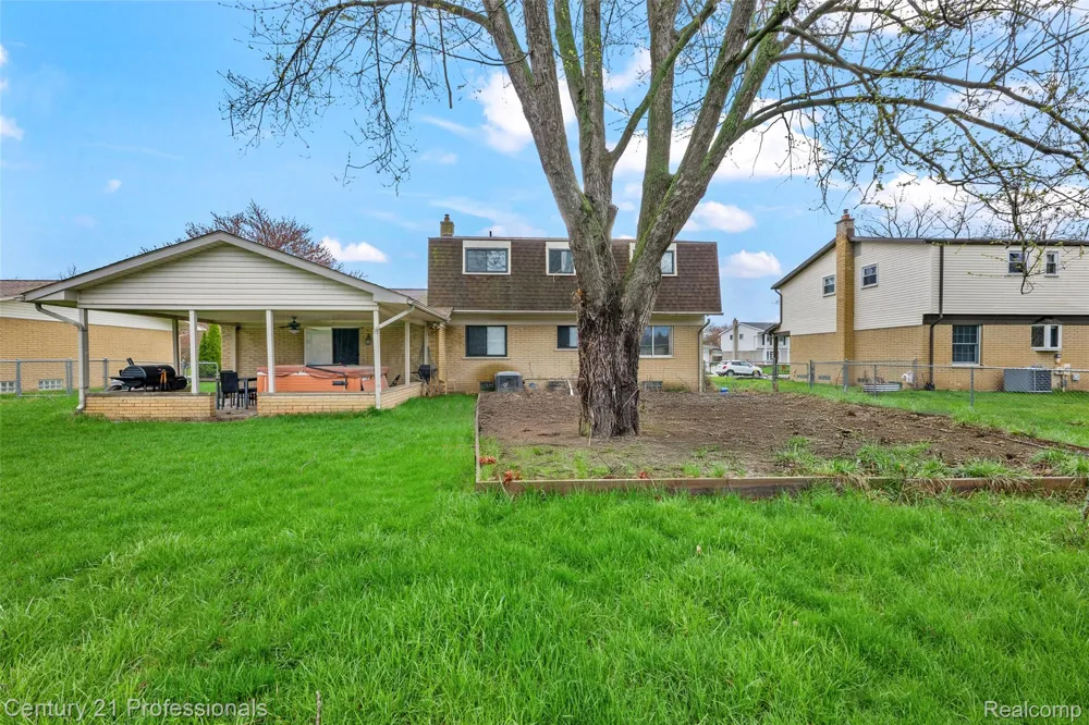 39349 Cadborough Drive Clinton Charter Township, MI 48038