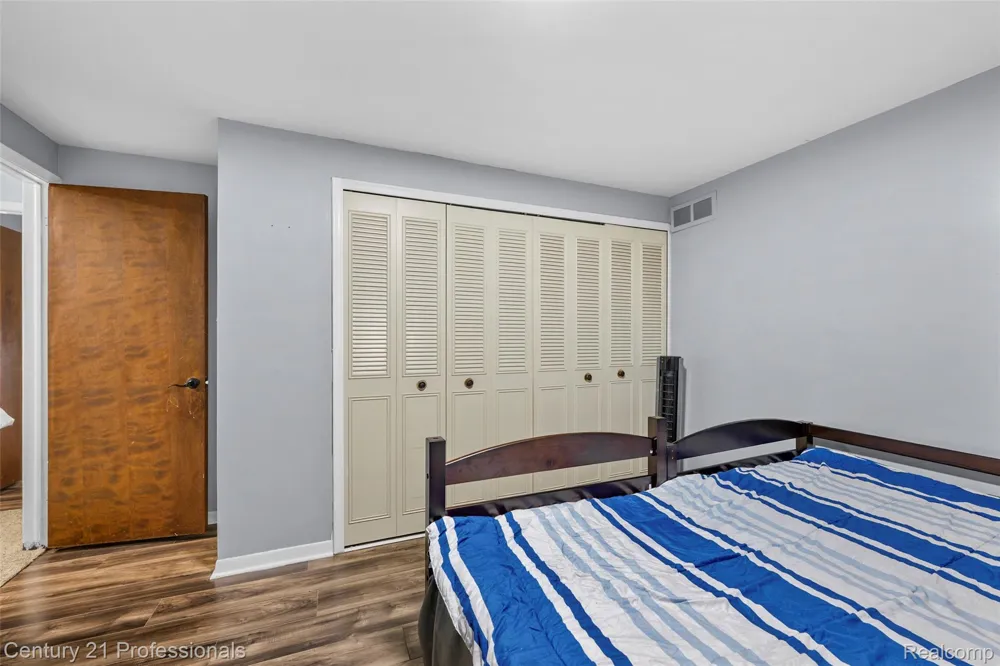 39349 Cadborough Drive Clinton Charter Township, MI 48038