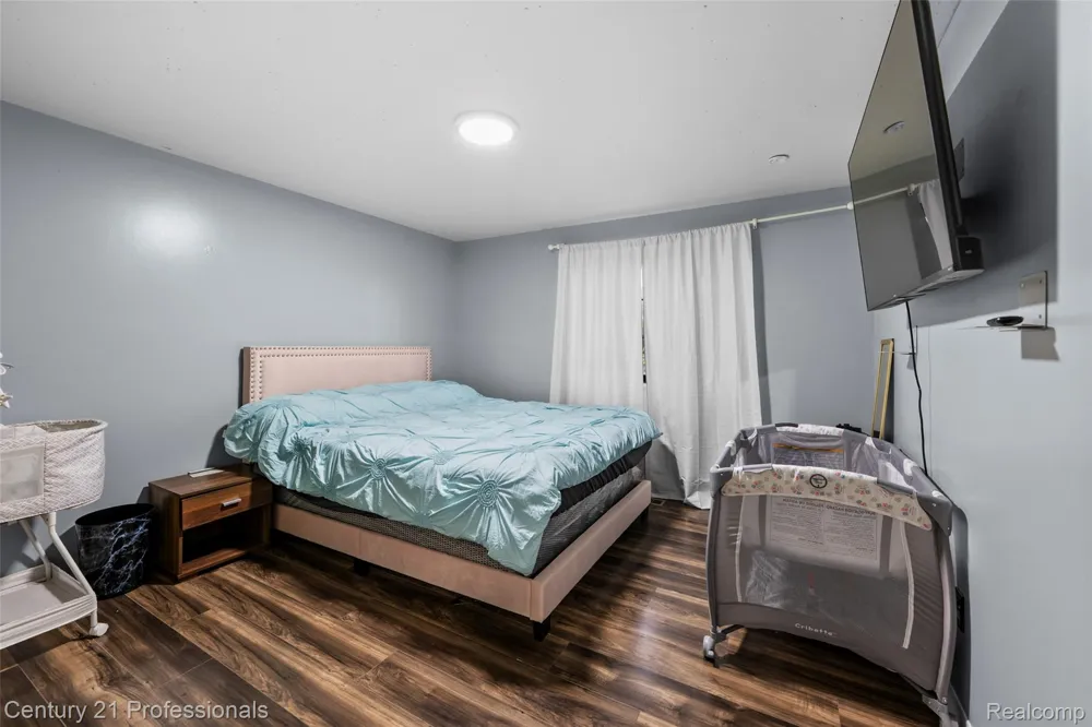 39349 Cadborough Drive Clinton Charter Township, MI 48038