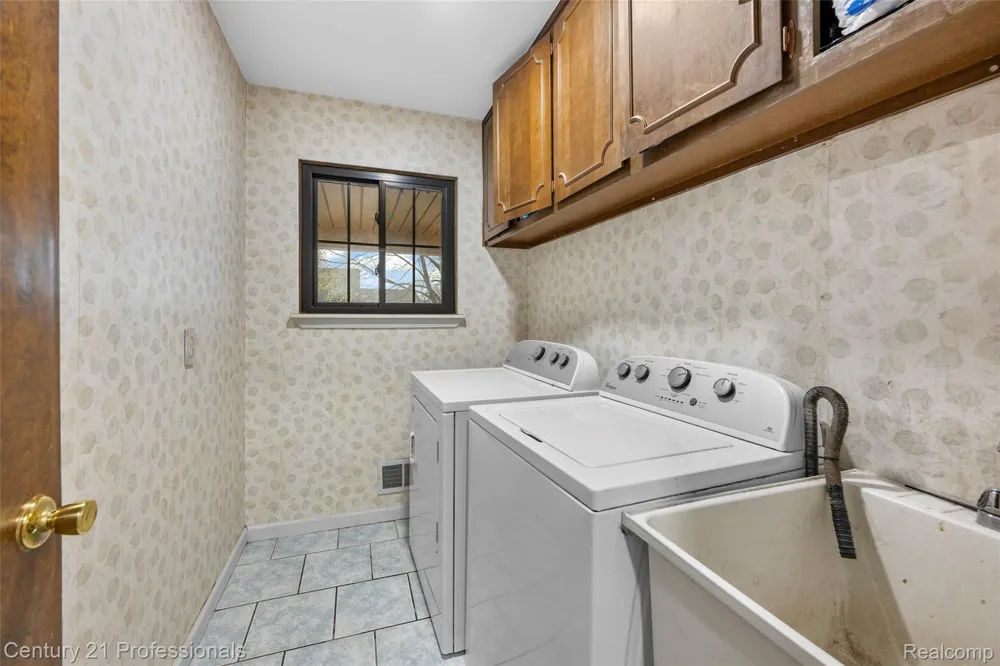39349 Cadborough Drive Clinton Charter Township, MI 48038