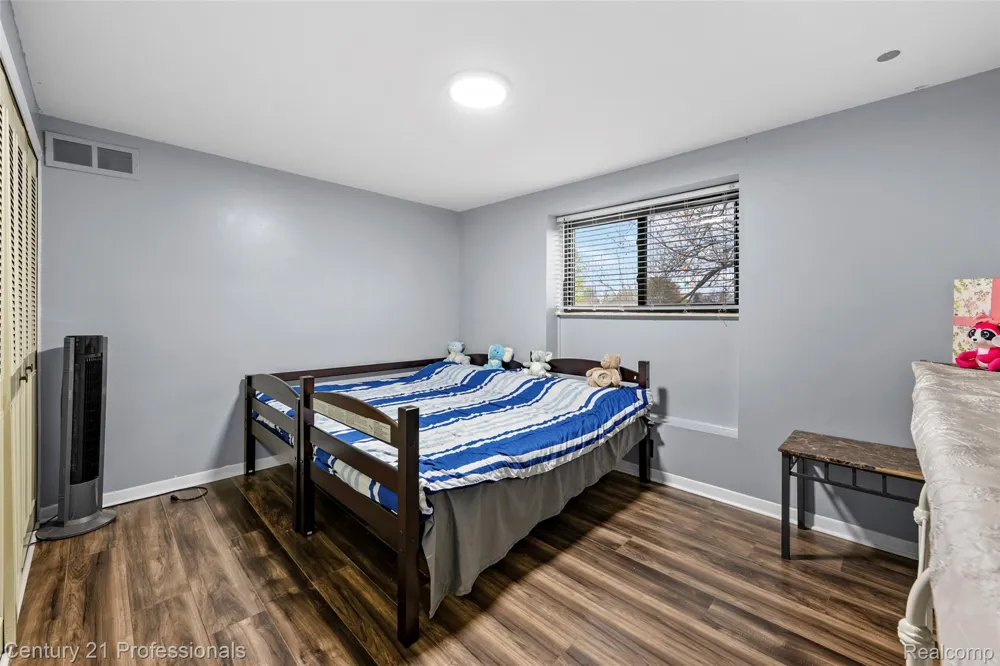 39349 Cadborough Drive Clinton Charter Township, MI 48038