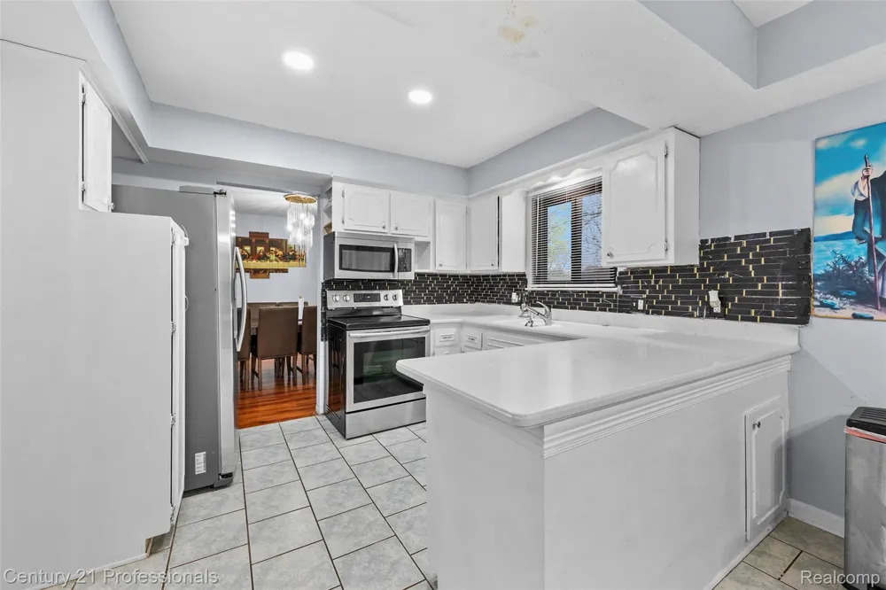 39349 Cadborough Drive Clinton Charter Township, MI 48038