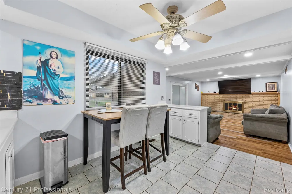 39349 Cadborough Drive Clinton Charter Township, MI 48038