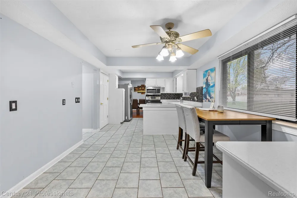 39349 Cadborough Drive Clinton Charter Township, MI 48038