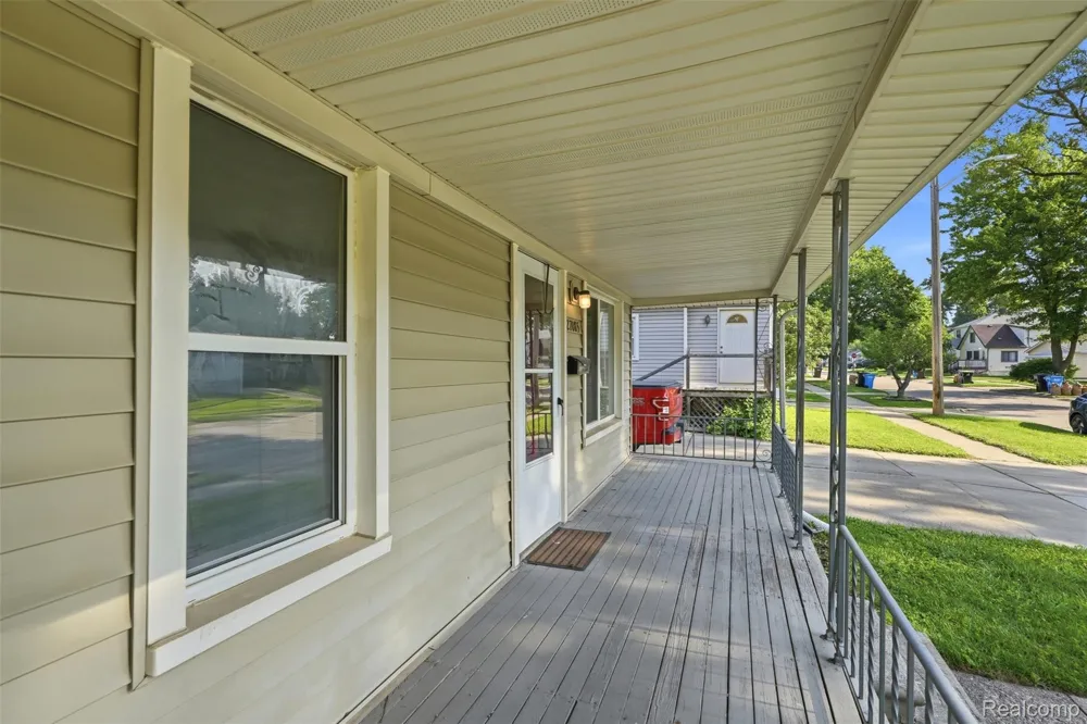 27085 Dartmouth Street Madison Heights City, MI 48071
