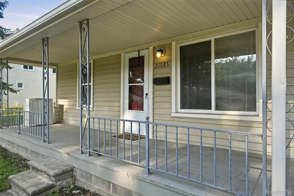 27085 Dartmouth Street Madison Heights City, MI 48071