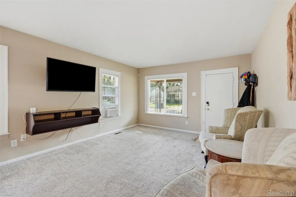 27085 Dartmouth Street Madison Heights City, MI 48071