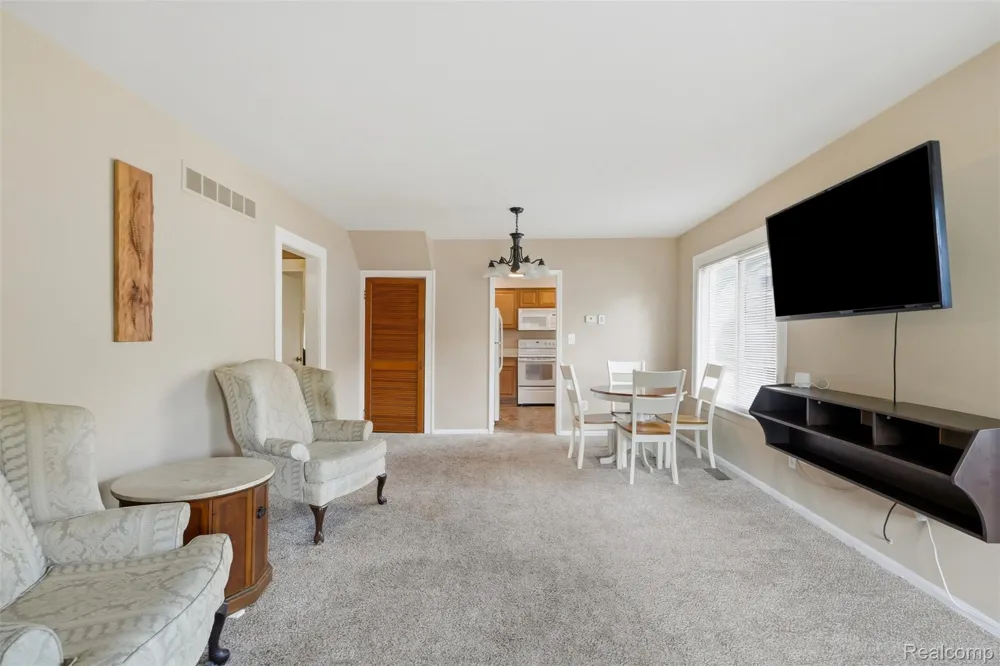 27085 Dartmouth Street Madison Heights City, MI 48071