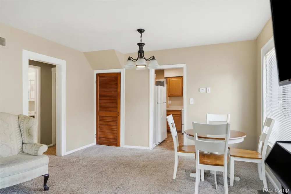 27085 Dartmouth Street Madison Heights City, MI 48071