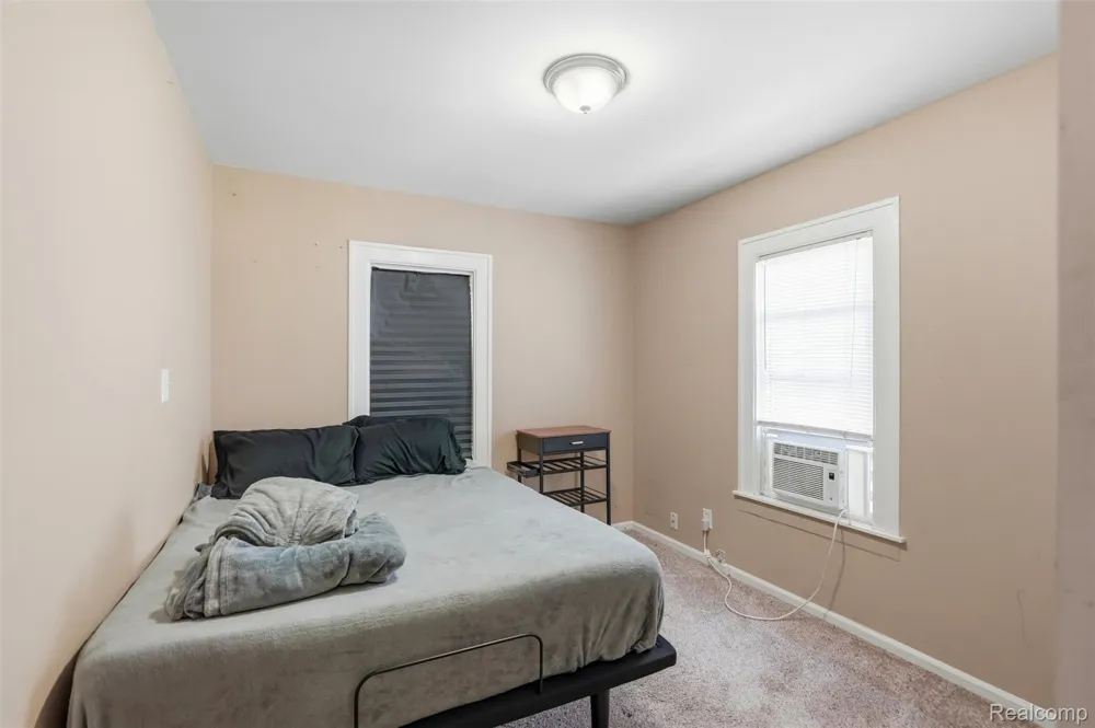 27085 Dartmouth Street Madison Heights City, MI 48071