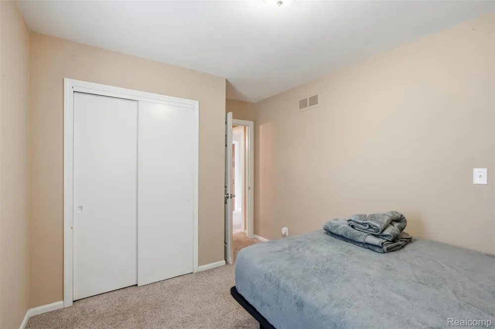 27085 Dartmouth Street Madison Heights City, MI 48071