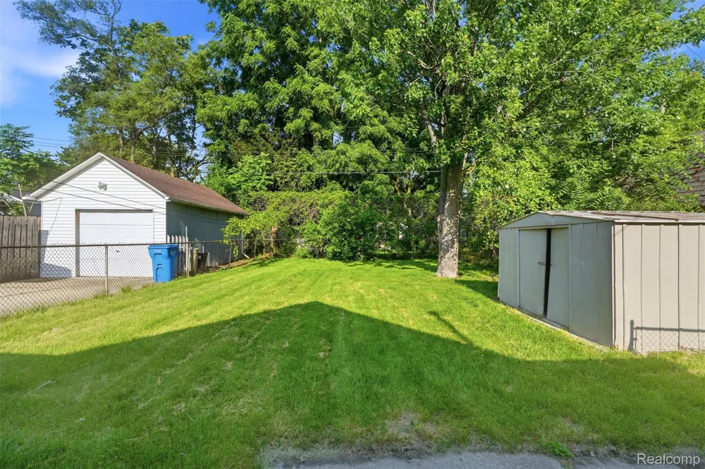 27085 Dartmouth Street Madison Heights City, MI 48071