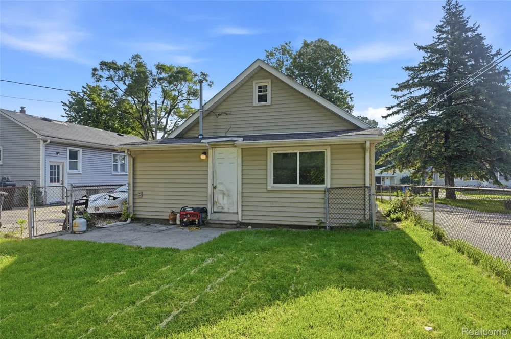 27085 Dartmouth Street Madison Heights City, MI 48071