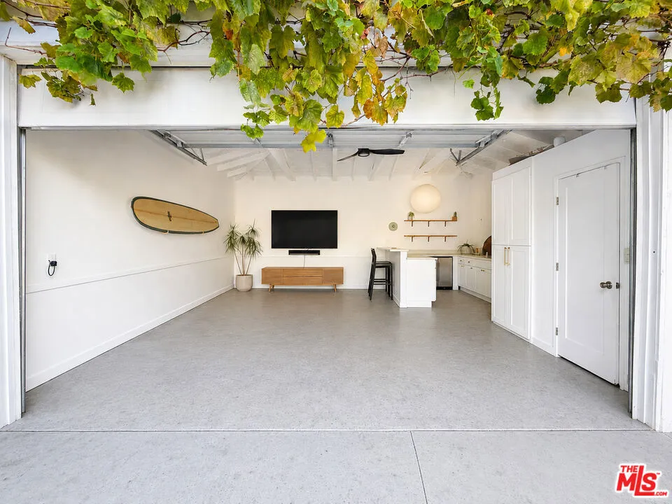 7560 Mcconnell Avenue Los Angeles, CA 90045