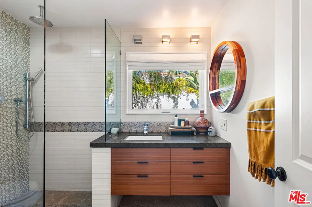 7560 Mcconnell Avenue Los Angeles, CA 90045