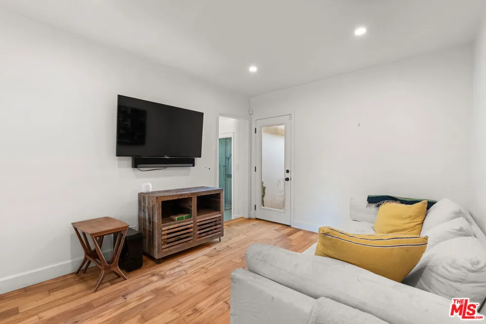 7560 Mcconnell Avenue Los Angeles, CA 90045