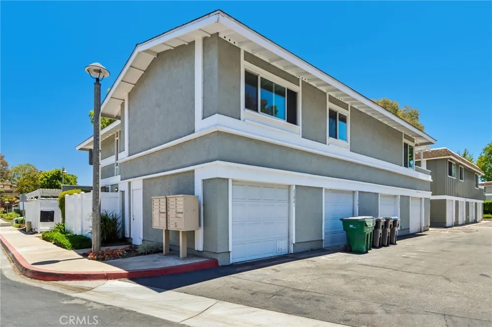 22965 Via Cereza Mission Viejo, CA 92691