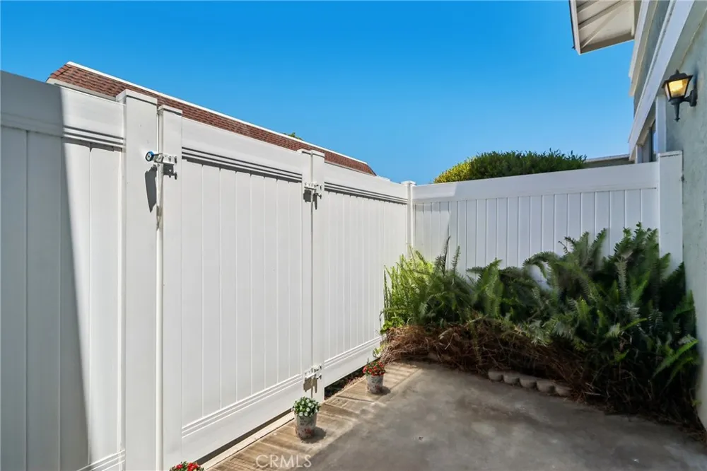 22965 Via Cereza Mission Viejo, CA 92691
