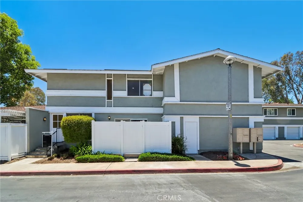 22965 Via Cereza Mission Viejo, CA 92691