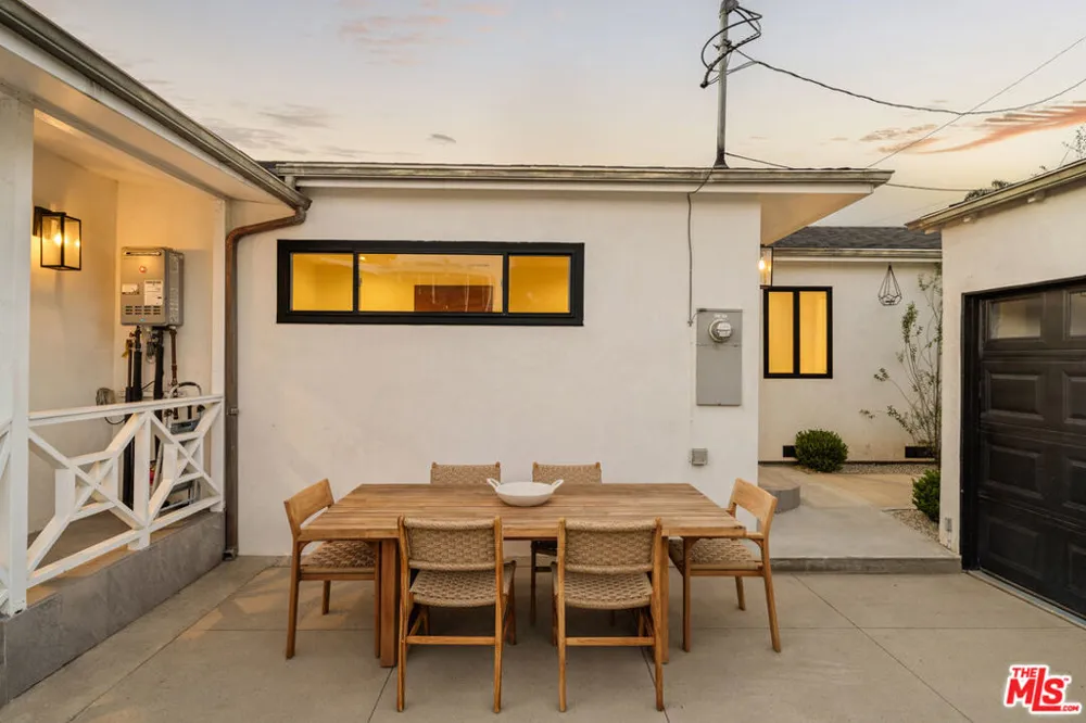 8356 Naylor Avenue Los Angeles, CA 90045