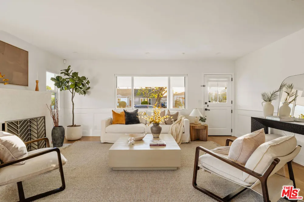 8356 Naylor Avenue Los Angeles, CA 90045