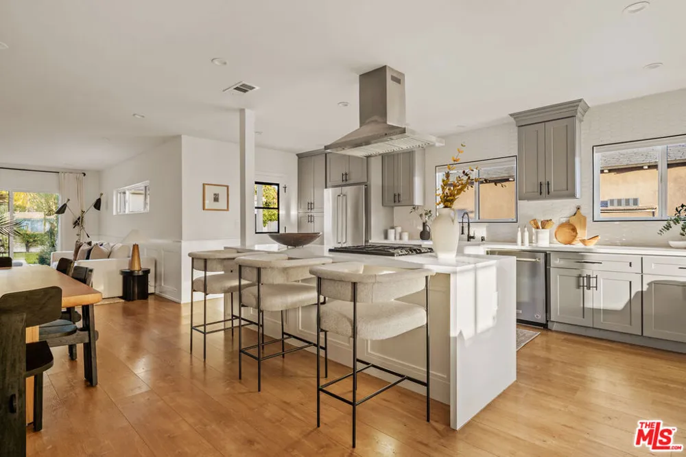 8356 Naylor Avenue Los Angeles, CA 90045
