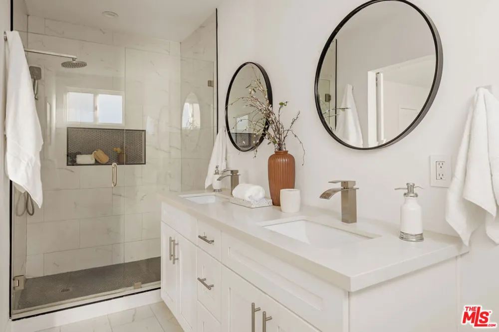8356 Naylor Avenue Los Angeles, CA 90045