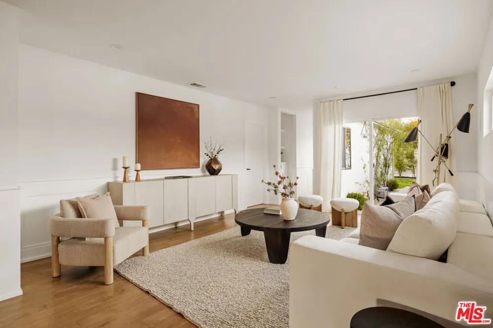 8356 Naylor Avenue Los Angeles, CA 90045