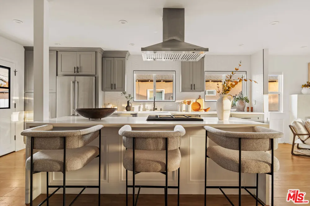 8356 Naylor Avenue Los Angeles, CA 90045