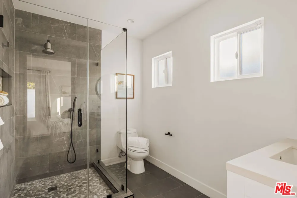 8356 Naylor Avenue Los Angeles, CA 90045