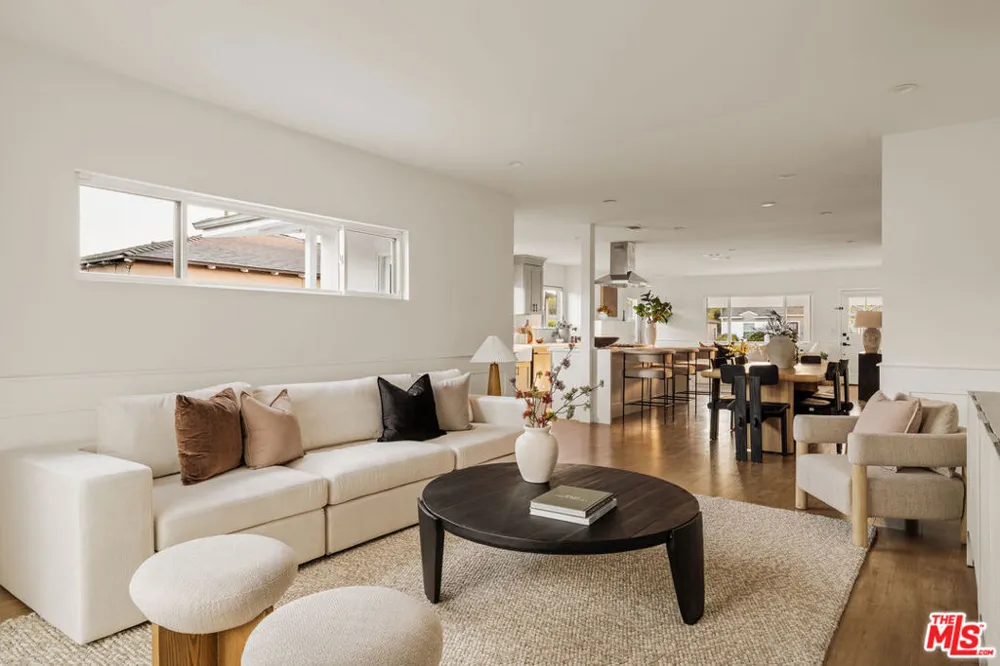 8356 Naylor Avenue Los Angeles, CA 90045