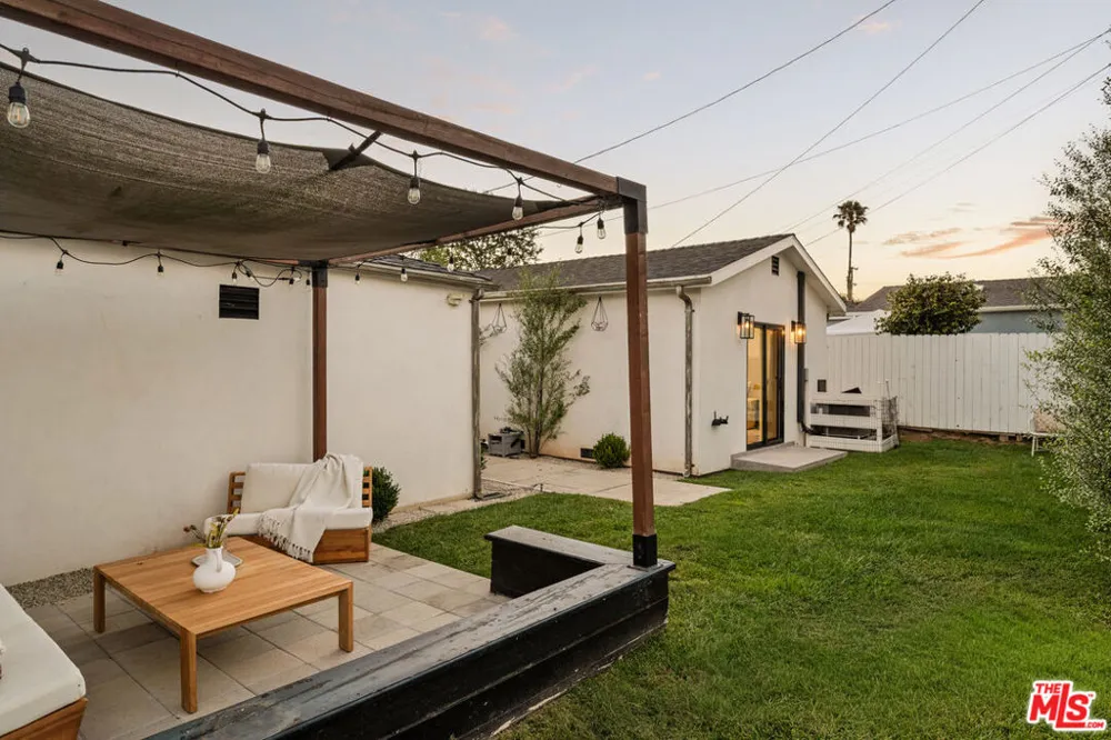 8356 Naylor Avenue Los Angeles, CA 90045
